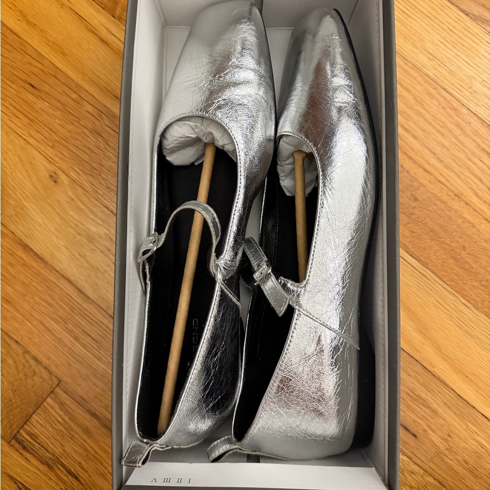 NWT Vagabond Delia Mary Jane Flats in Silver - Picture 6 of 8